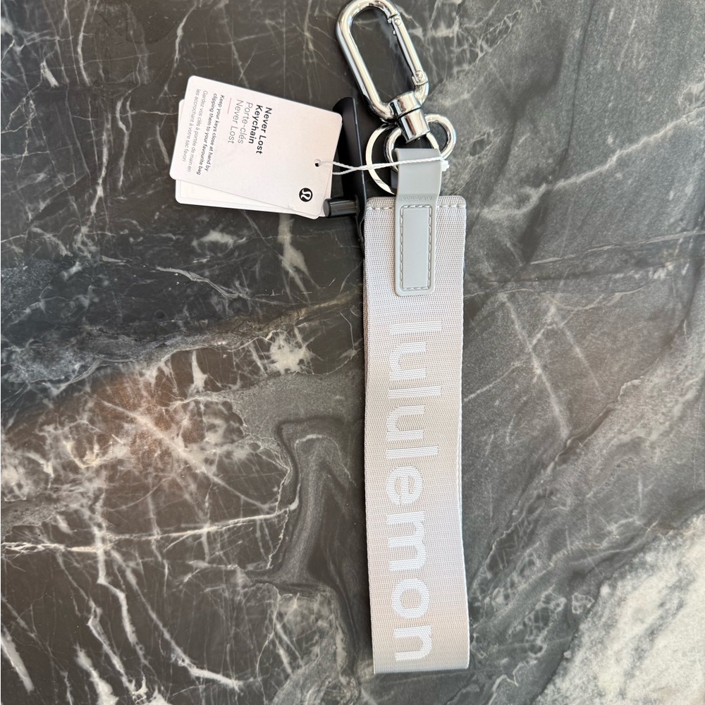 Brand New Lululemon Never Lost Keychain Silver Gray Sild/Vpor